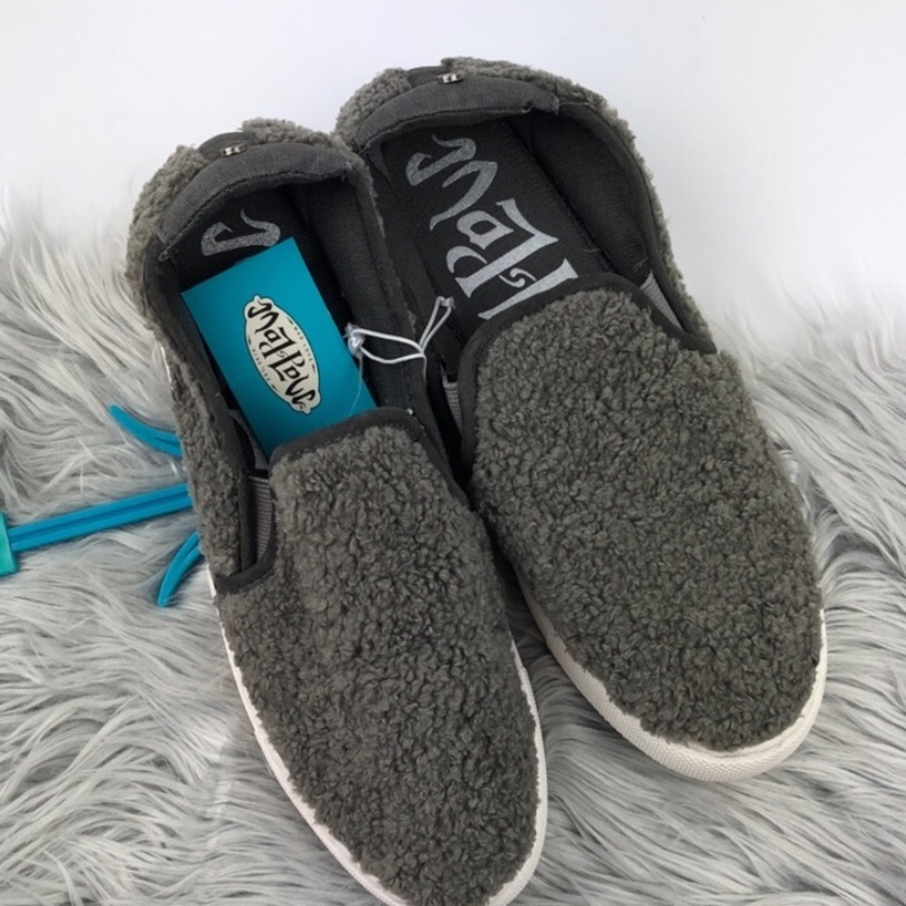 Mad love slip on sneakers size 6